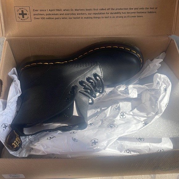 DR. MARTENS - Picture 2 of 4